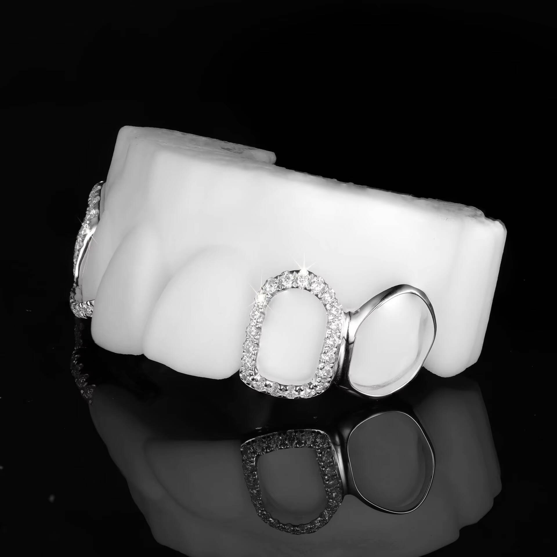 Custom Made Iced Out 925 Sterling Silver 18K Gold Plated Diamonds Open Face Grills VVS Moissanite Gold Dental Teeth Grillz