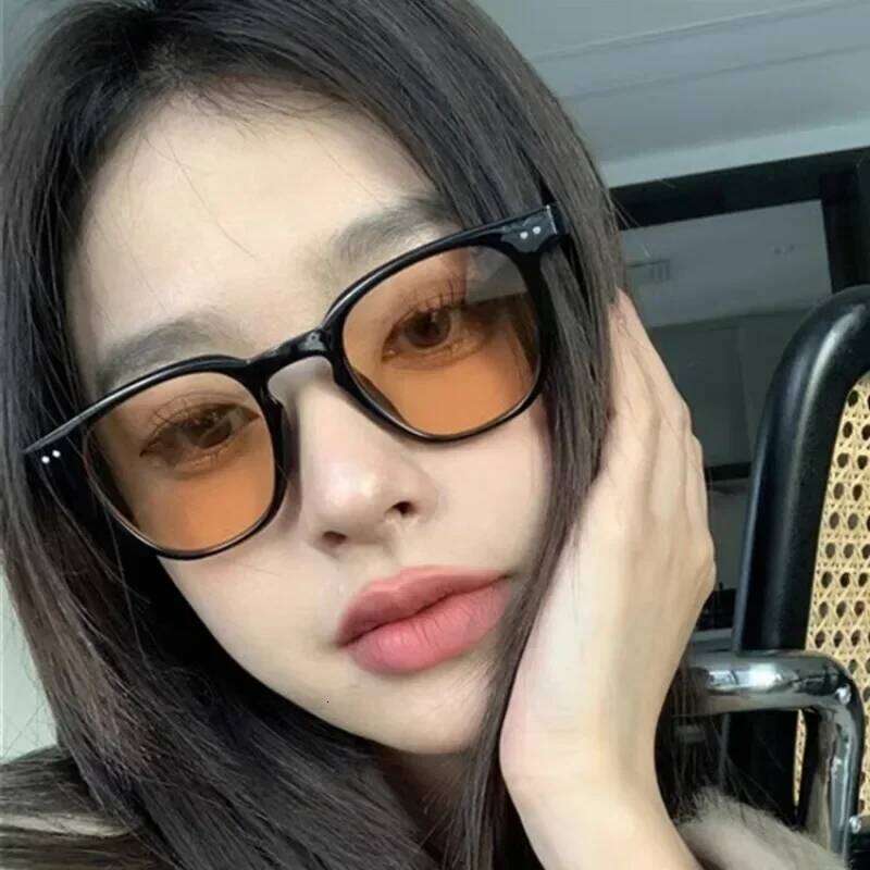 2024 Summer Square Frame Punk Sunglasses Vintage Rivets UV400 Sun Shade Glasses Women Men Retro Fashion Luxury Brand Eyewear Y260207