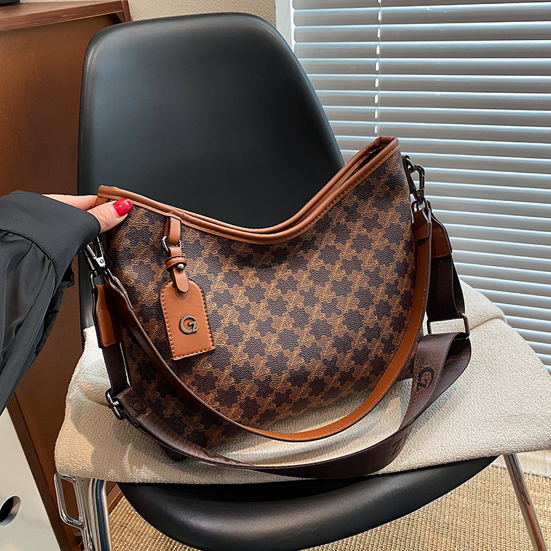 Large capacity single shoulder bag, new retro printed casual commuter underarm bag, versatile fashionable tote bag, simple luxury handbag, casual shop
