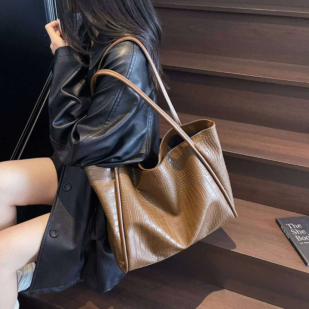 Vintage PU Leather Women Tote Bags 2025 New Large Capacity Fashion Handbags High Grade Versatile Shoulder Bag C260207