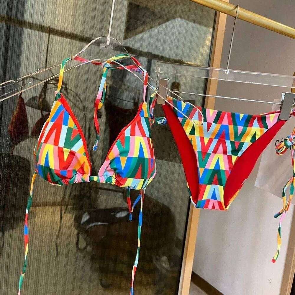 V style Luxury Brand Design Color Printing Sexy Bikini For Woman Two-piece Set Beach Tankni Lady Swimsuit Clothing C260207