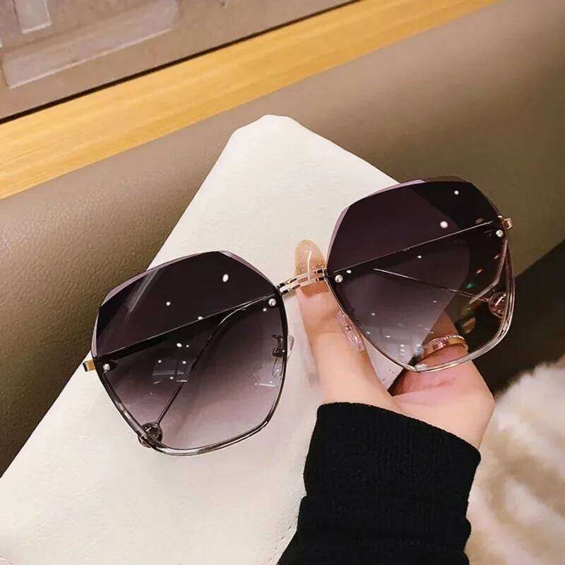Brand Design Fashion New Polygonal Metal Sunglasses Retro Ladies Glasses Classic Trend Luxury Driving Travel Eyewear Y260207
