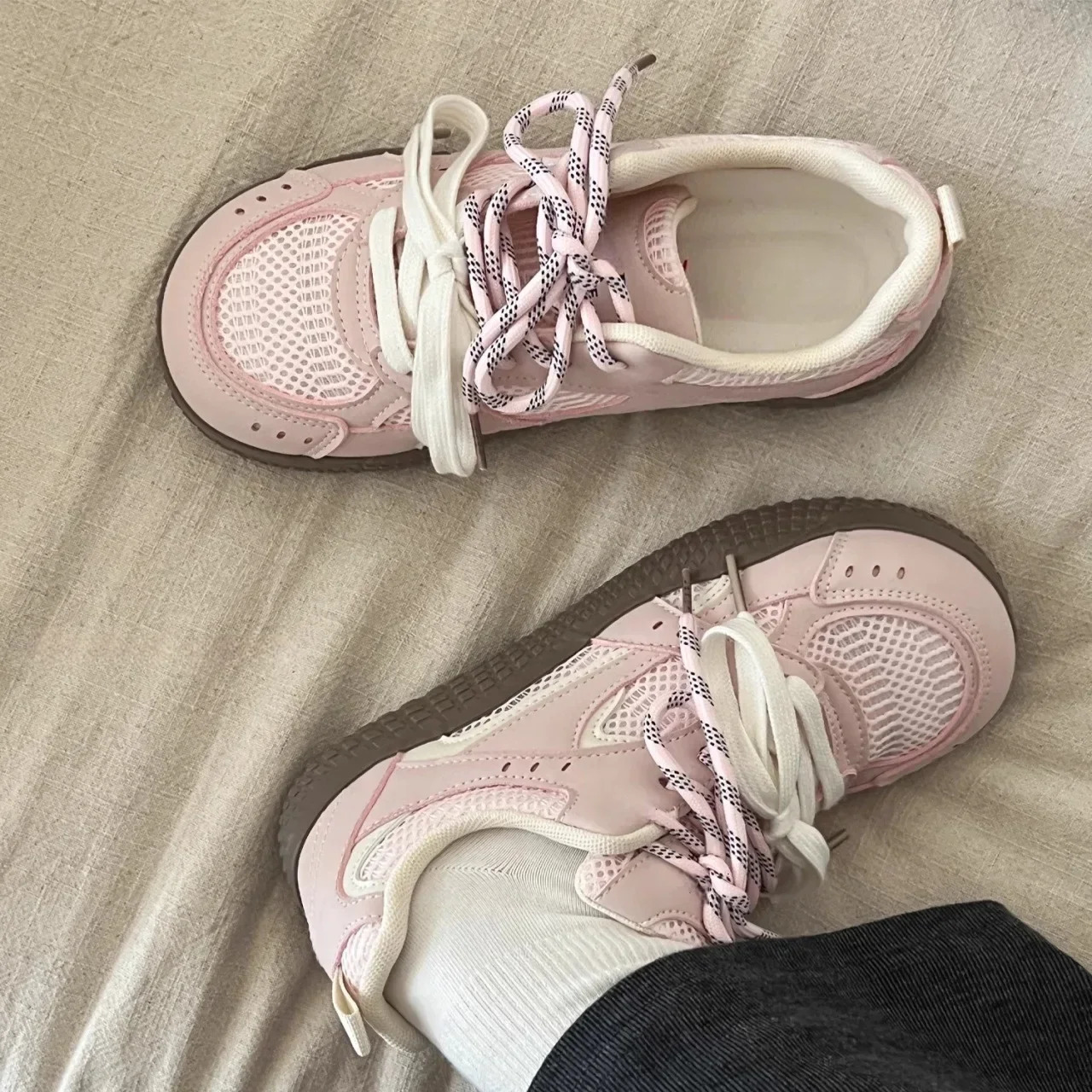 Spring 2025 Womens Style Sports Casual Breathable Mesh SlipOn Shoes AntiSlip Comfortable Low Heel Rubber Sole Sneakers 260208
