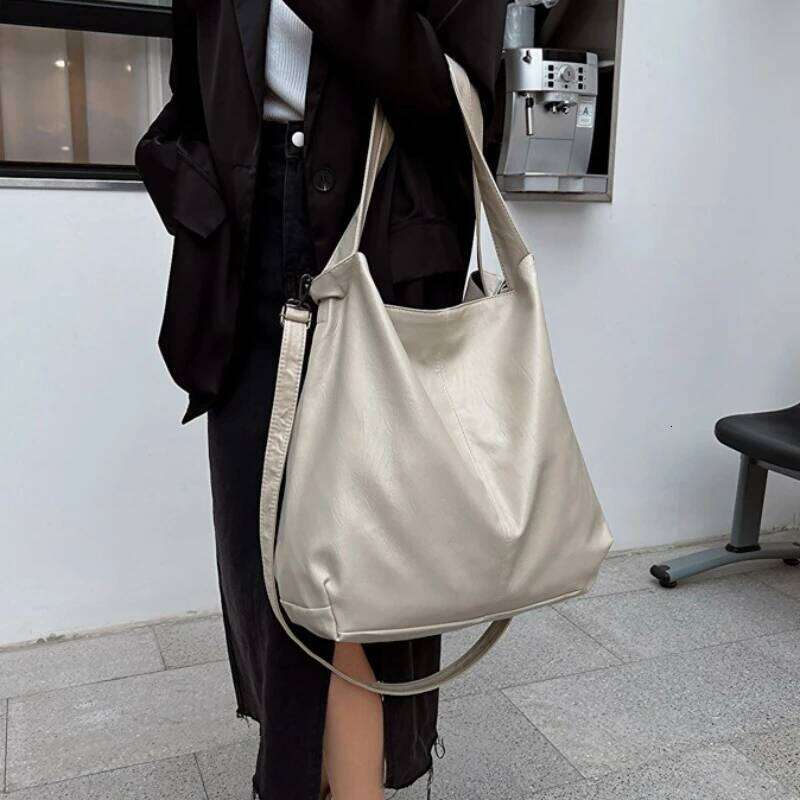 2025 New Fashion Women's PU Soft Leather Tote Large Capacity Retro Shoulder Commuter Crossbody Shopping Bag C260207