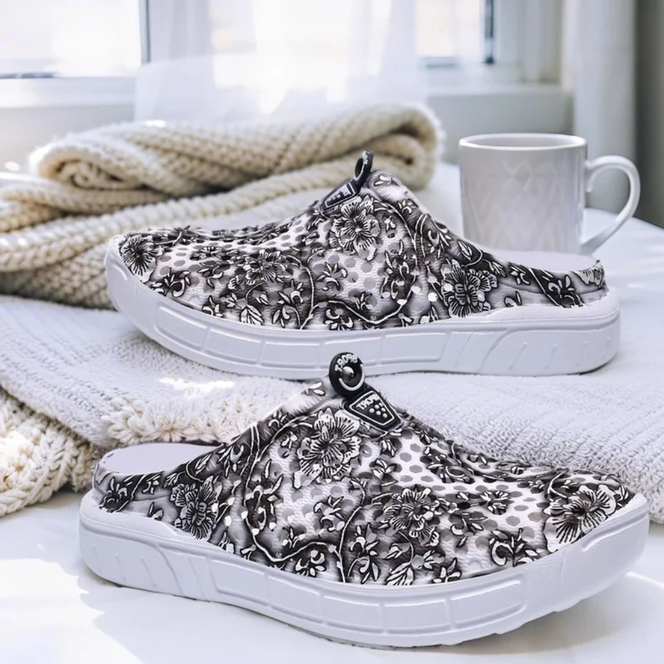 HandPainted Chinese Style Sandals NonSlip Breathable Slippers Couples Fashion Clogs with Oriental Patterns 260208