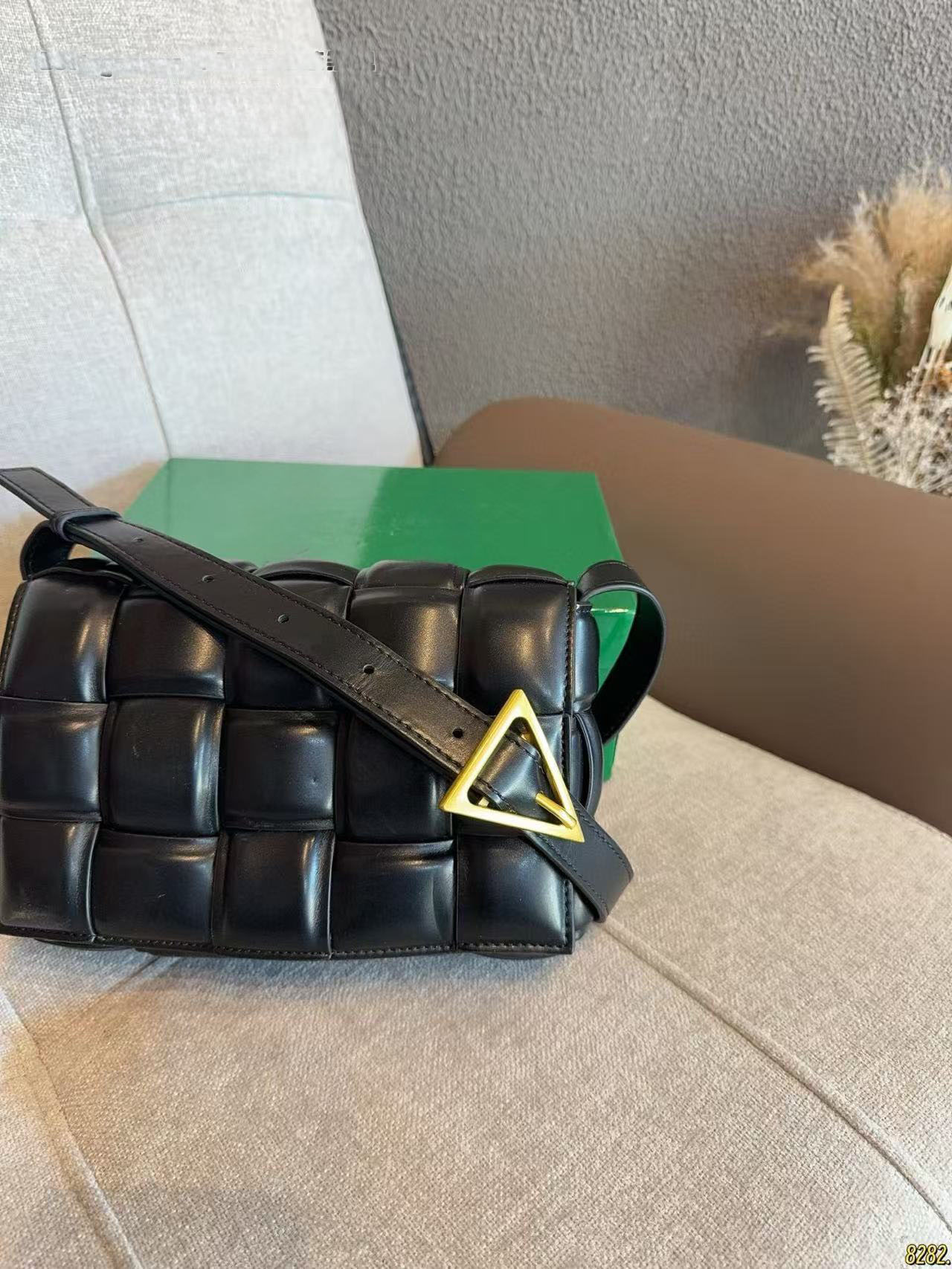 2026 new Crescent pouch new satchel Latest Shoulder Bag Original Luxury Designers monog Fashions Steamer classics Handheld diagonal Drawstring bucket bag