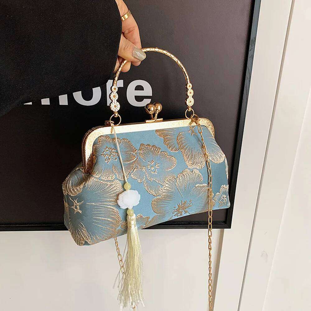2026 Chinese Embroidered Shoulder Elegant Handbag Vintage Small Square Bag Wedding Banquet Luxury Women's Evening Dress Hand