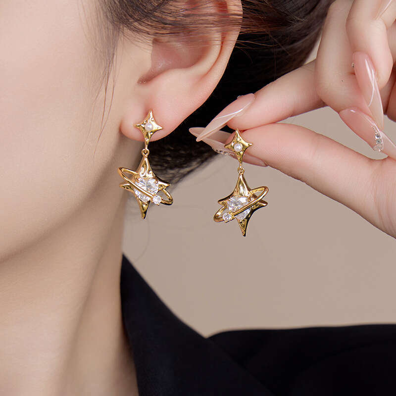 Fashionable High-End Sparkling Star Light Luxury Creative Design Sweet Stud Versatile Personality Beautiful Earrings