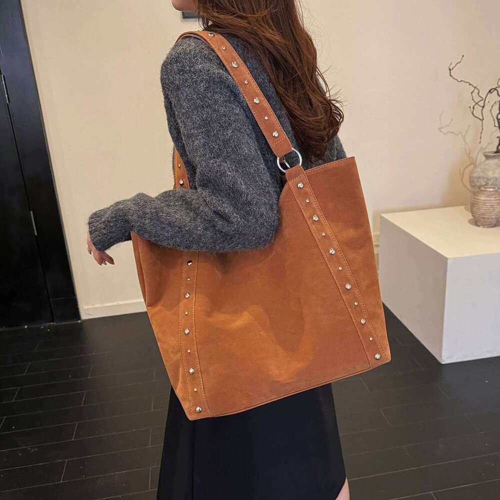 Women Faux Suede Studded Handheld Large Capacity Shoulder Rivet Underarm Tote Bag for Dating School Shopping C260207