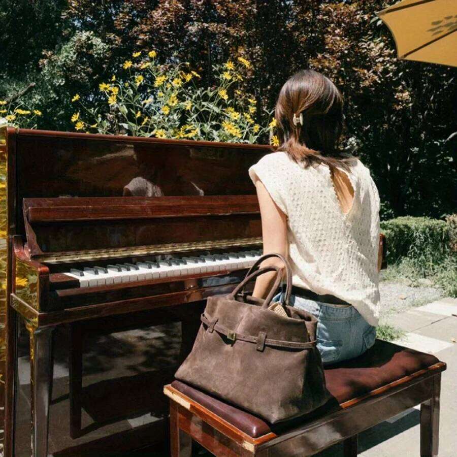 Public design 2025 autumn and winter new matte suede belt buckle portable tote lazy wind commuter women's bag C260207