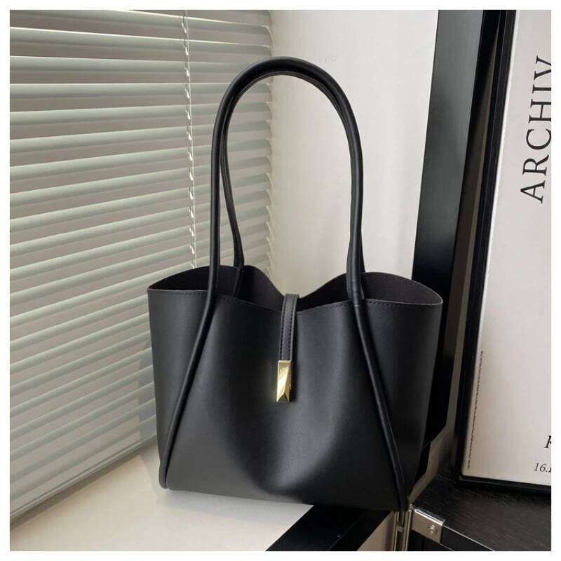 2025 New Early Spring Fashion Simple Retro Casual Large Capacity Commuter Underarm Tote Shoulder Bag Women Handbags C260207