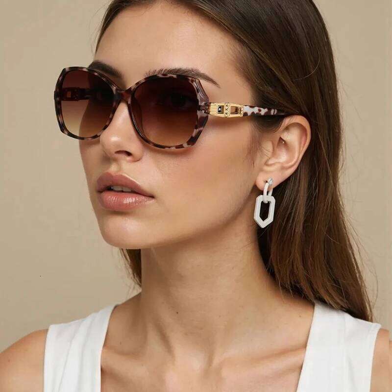 New High-End Stylish UV-Resistant Sunglasses Sunshade Versatile For Instagram Influencers And Street Style 2608 Y260207