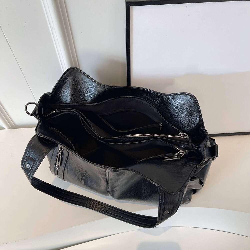 Solid color large capacity women's shoulder fashionable simple hand-held tote commuter personality messenger bag C260207