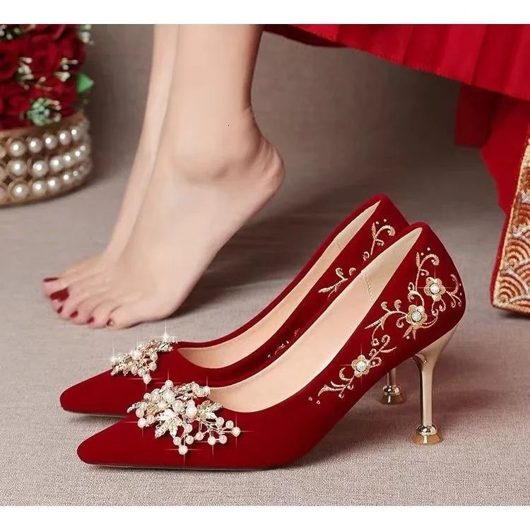 Chinesestyle wedding shoes for brides 2026 Xiuhe dress convertible red high heels with thin 260208