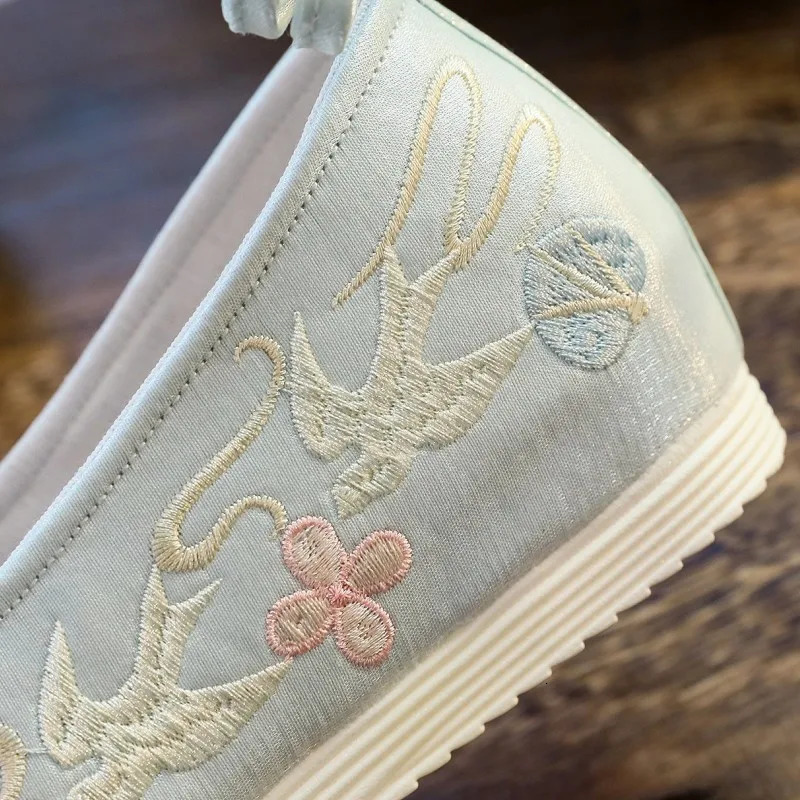 2026 Womens White Pink Blue Floral Embroidery Hanfu Shoes Chinese Style Flat for Women Summer Q2 260208