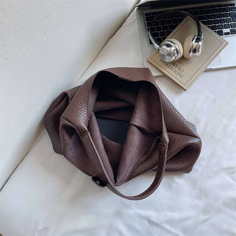 LEFTSIDE High-capacity Retro PU Leather Shoulder Bags for Women Hobo Bucket Bag 2025 Winter Luxury Designer Purses and Handbags C260207