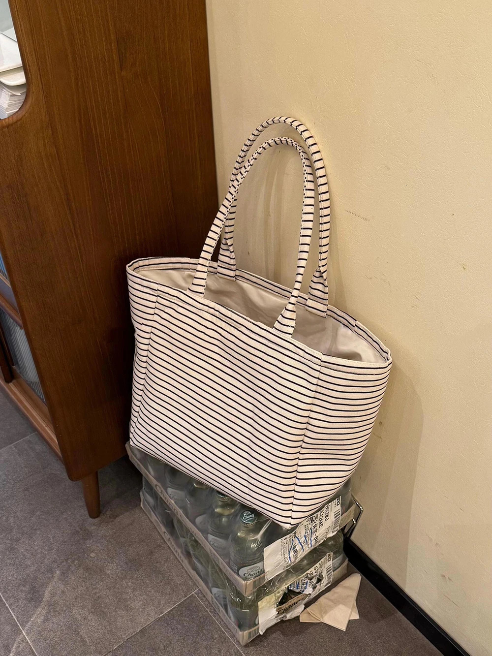 Womens White Large Capacity Stripe Tote Bag Summer Versatile Casual Crossbody Underarm Bag for Everyday Use Students Bookbags 260123