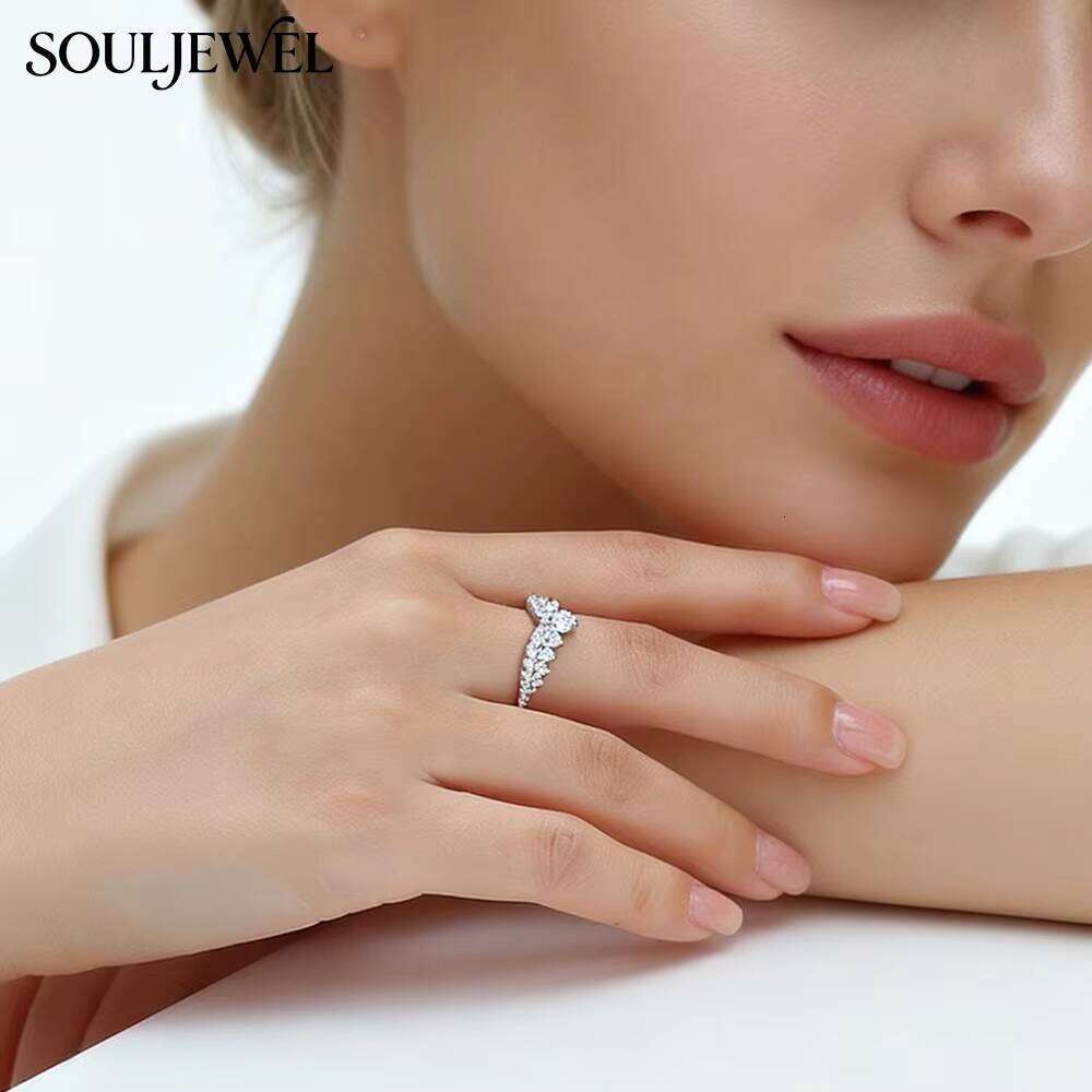 S925 Sterling Silver Queen Moissanite Royal Jewelry Design Vintage Crown Band Stackable Anniversary Gift Ring