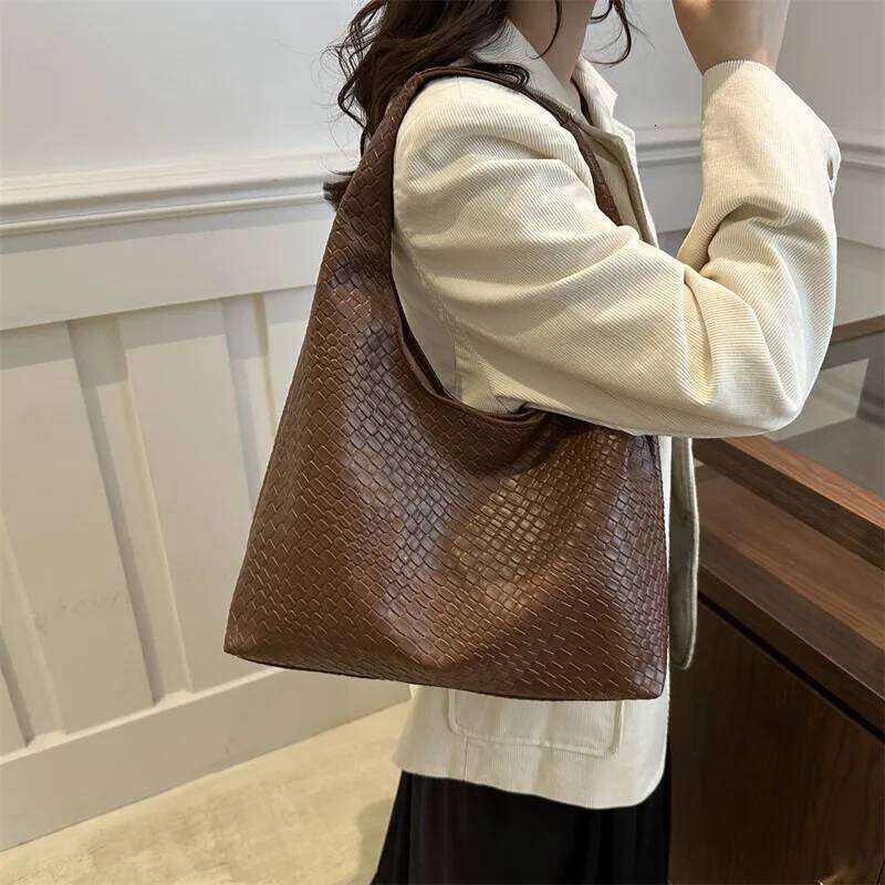Women's Retro Artificial Leather Woven Pattern Shoulder Capacity Casual Armpit Large Tote Bag Daily Work C260207
