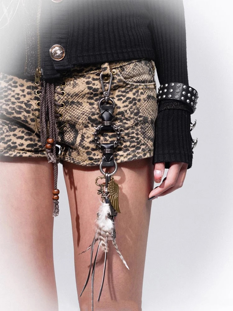 ZHUHE The Heavy-duty Feather Wing Cross Keychain In Gothic Style Is A Jewelry Accessory And Party Gift For Both Men And Wome 260107