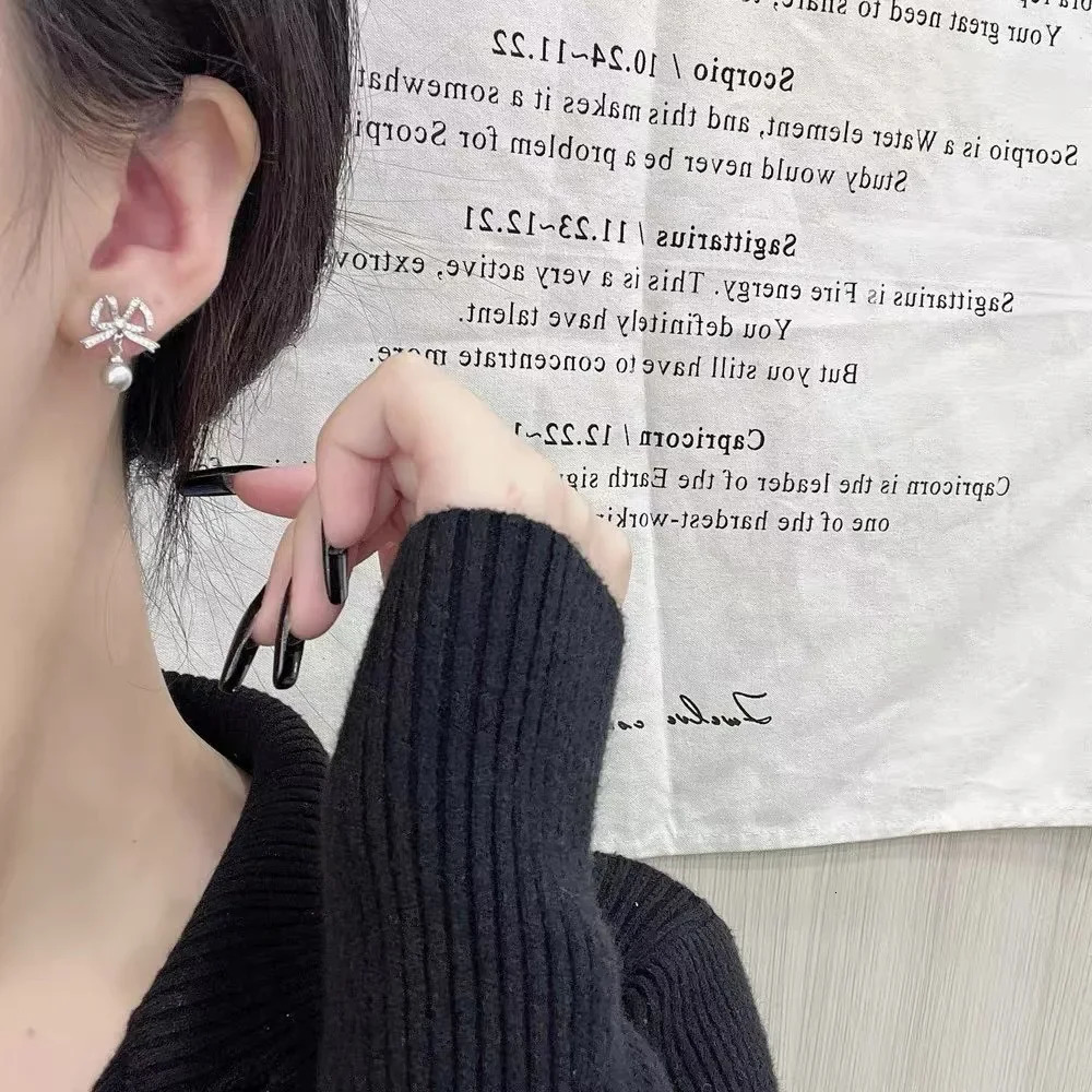 Korean Full Drill Butterfly Knot Earrings Womens High-End Elegant Pearl Zircon Silver Needle Ear Jewelry Fashion Accessories 260107