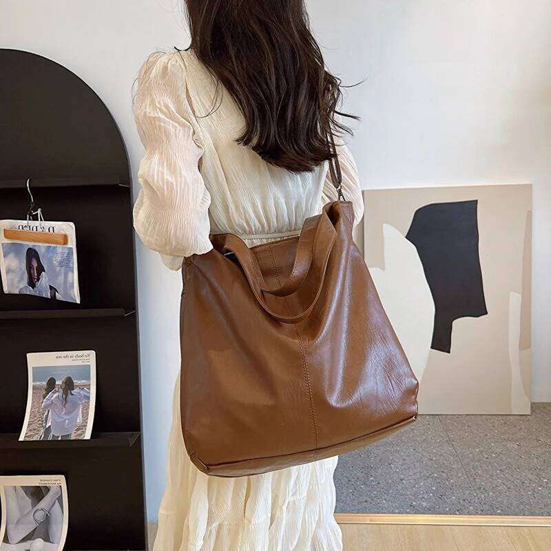 2025 New Fashion Women's PU Soft Leather Tote Large Capacity Retro Shoulder Commuter Crossbody Shopping Bag C260207