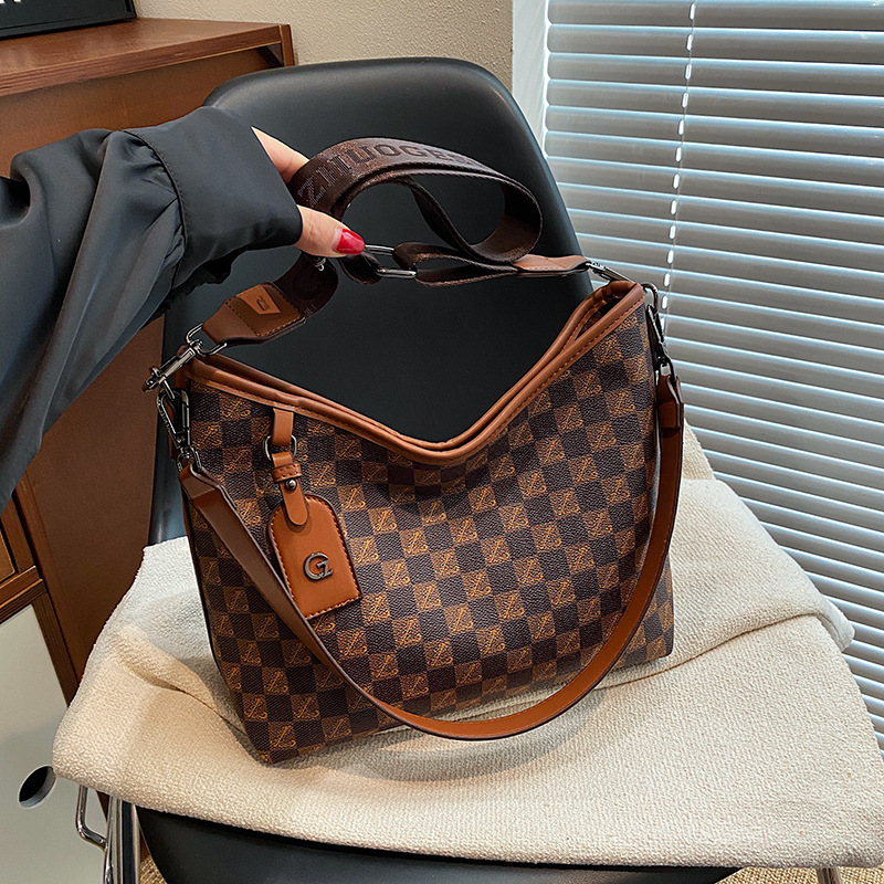 Large capacity single shoulder bag, new retro printed casual commuter underarm bag, versatile fashionable tote bag, simple luxury handbag, casual shop