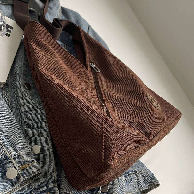 Classic popular solid color large capacity shoulder bag, fashionable multifunctional temperament, casual and lazy style, C260207
