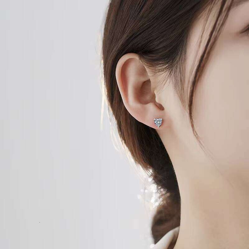Custom 0.5 1 Carat Heart Brilliant Cut Moissanite Diamond Stud Earring For Women Wedding VVS D Color S925 Silver Fine Jewelry