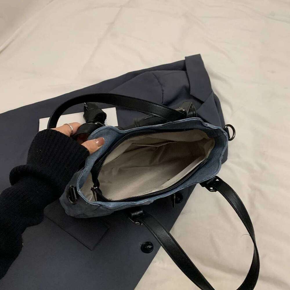 New Women's Fashion Motorcycle Underarm Crossbody Bag Spring Summer Commute Zipper Pocket Stylish Shoulder Handbag Gift C260207
