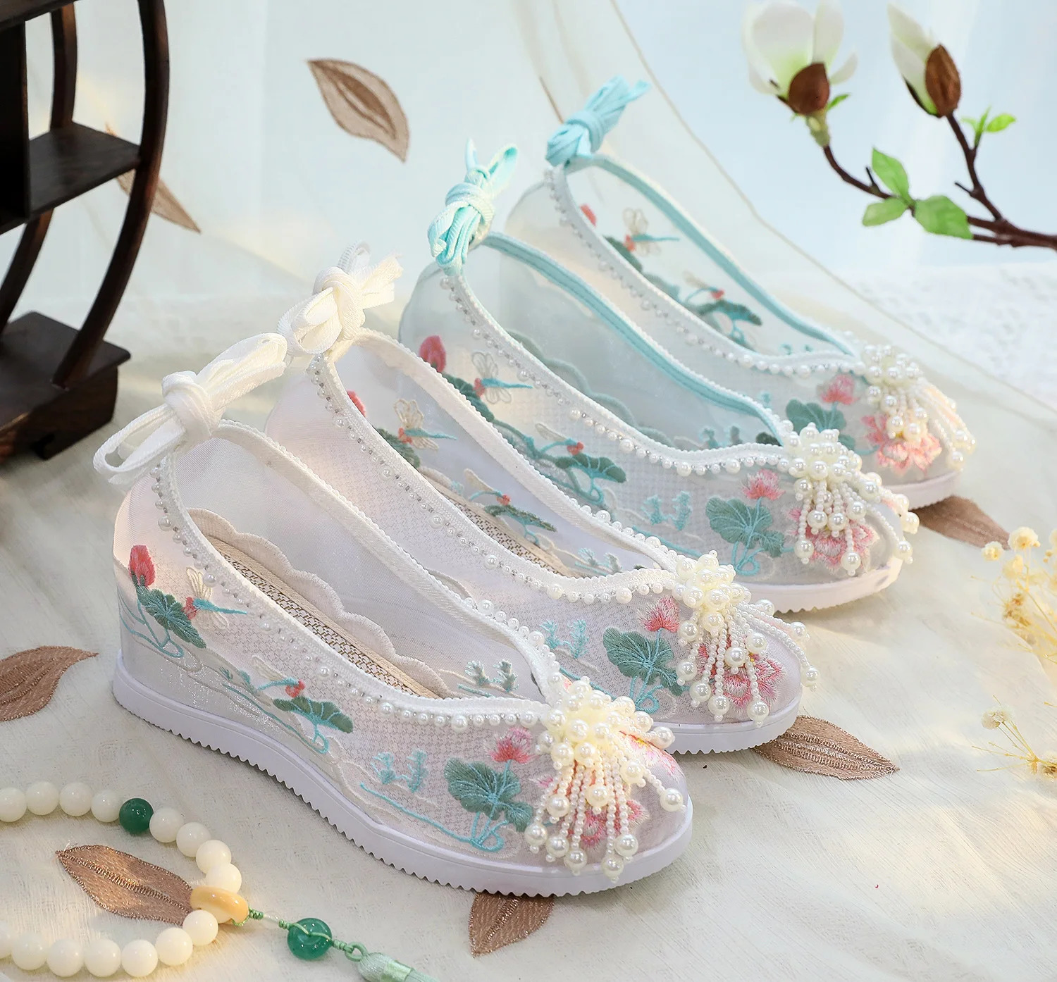 2026 Womens White Blue Lotus Hanfu Shoes Chinese Style Pearls Tassel Summer Breathable Q284 260208