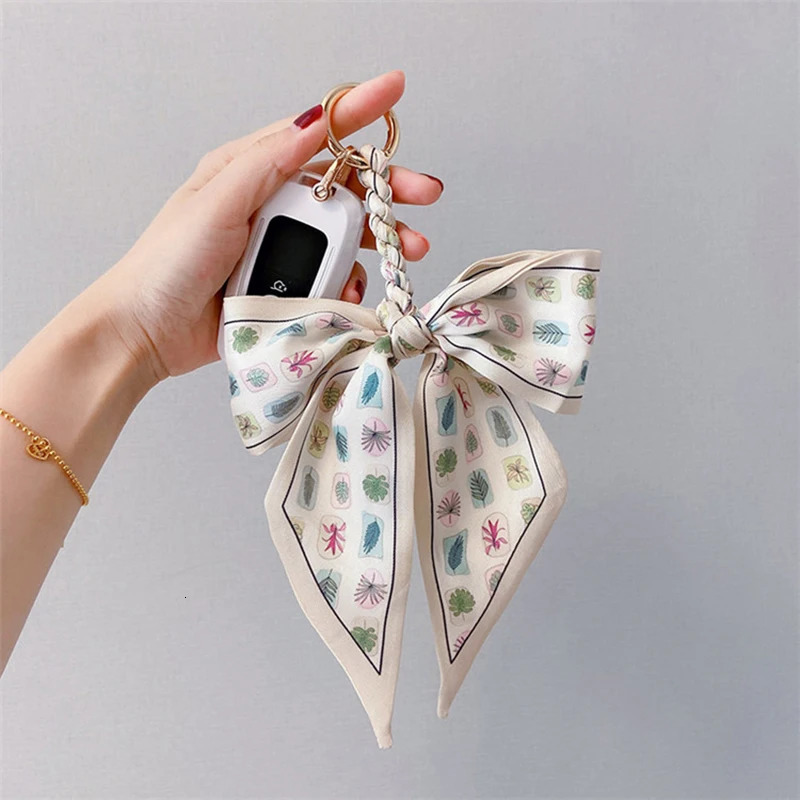 Camellia Silk Keychain for Women Ribbon Bow Pendant with Ring Bag Car Key Chain Hangings Elegant Handbag Accessory Gift 260130