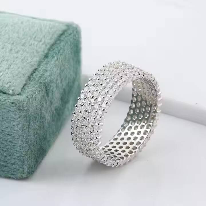 Customized Simple Unisex Stainless Steel 14K Gold Plated Moissanite Ring Band for Every Occasion