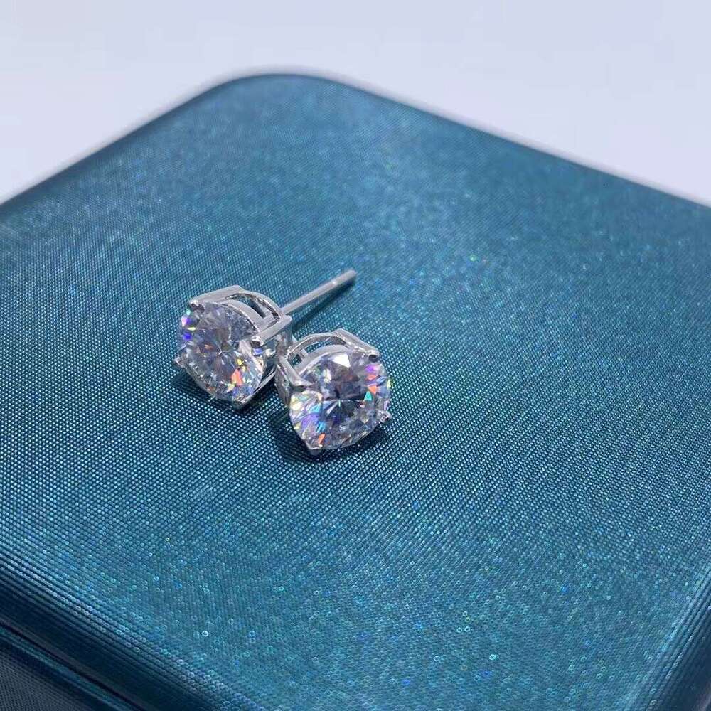 Classic Style White Moissanites Custom Jewelry 6.5 Mm VVS Round Moissanite Earrings