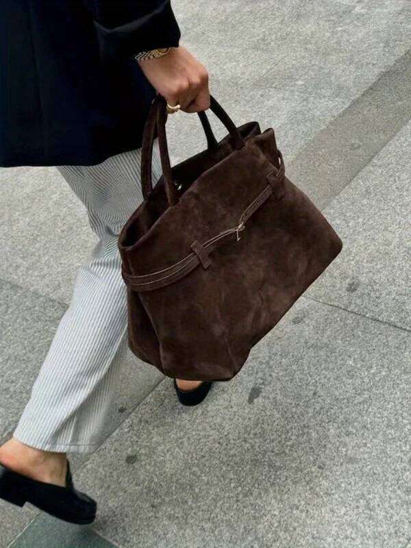 Public design 2025 autumn and winter new matte suede belt buckle portable tote lazy wind commuter women's bag C260207