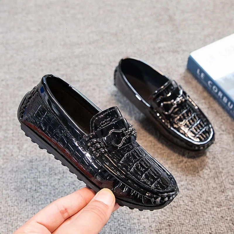 Boys Loafers Non-slip Childrens Leather Shoes All-match Four Seasons Metal Buckle Shiny Simple Kids Fashion Moccasin Shoes 260126