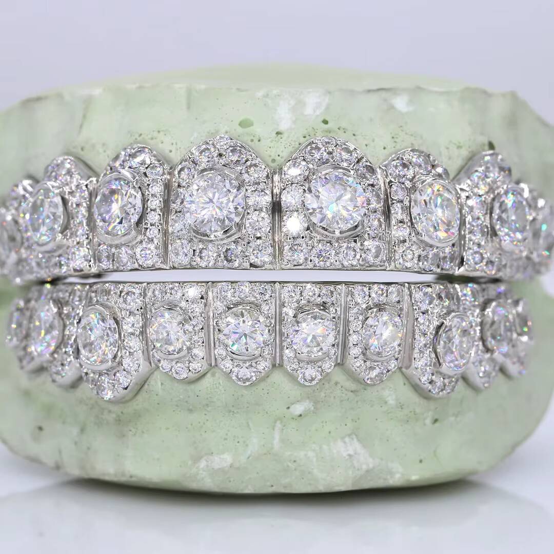 Custom Unisex 925 Silver Solid Gold Hip Hop Jewelry Diamond Teeth Grillz Iced Out 50 Pointer Center Vvs Moissanite Grillz