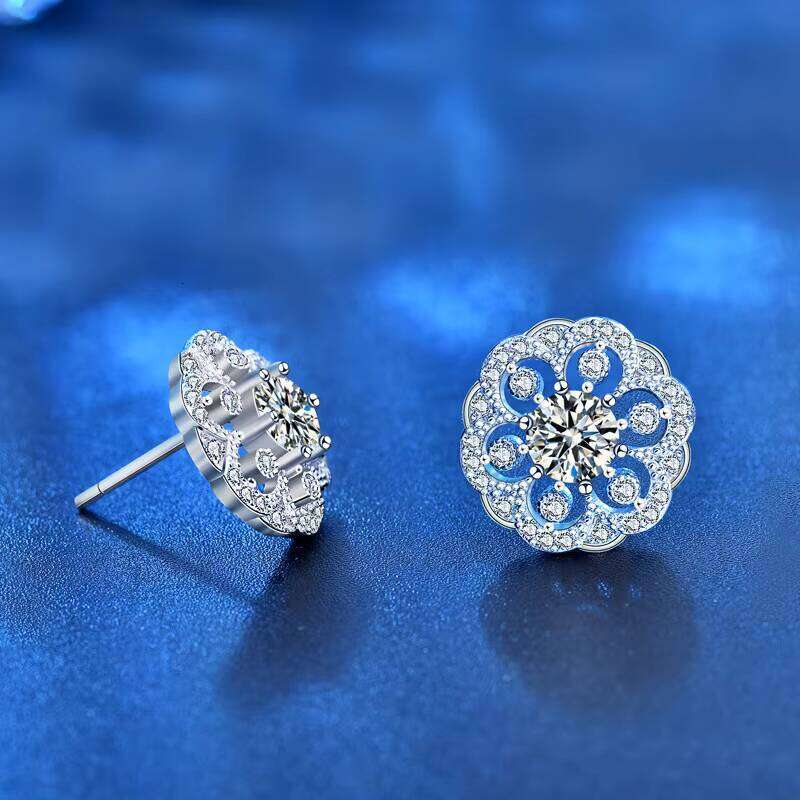 Top Quality Fashionable Hot Sale 925 Sterling Silver Stud Earrings With Moissanite Diamond