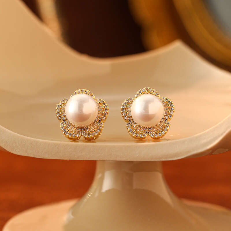 Micro Inlaid Full Zircon Flower Pearl for Women Fashion Simple Elegant Earrings New High-end Light Luxury Exquisite Ear Jewelry