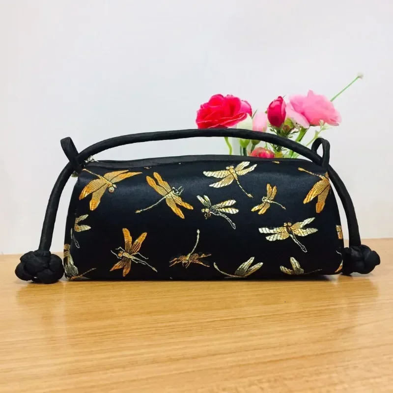 Fashion Chinese Style Silk Bag Women Handbag Japanese Hand Embroidery Cheongsam Female Cosplay Bags Clutch Purses 260208