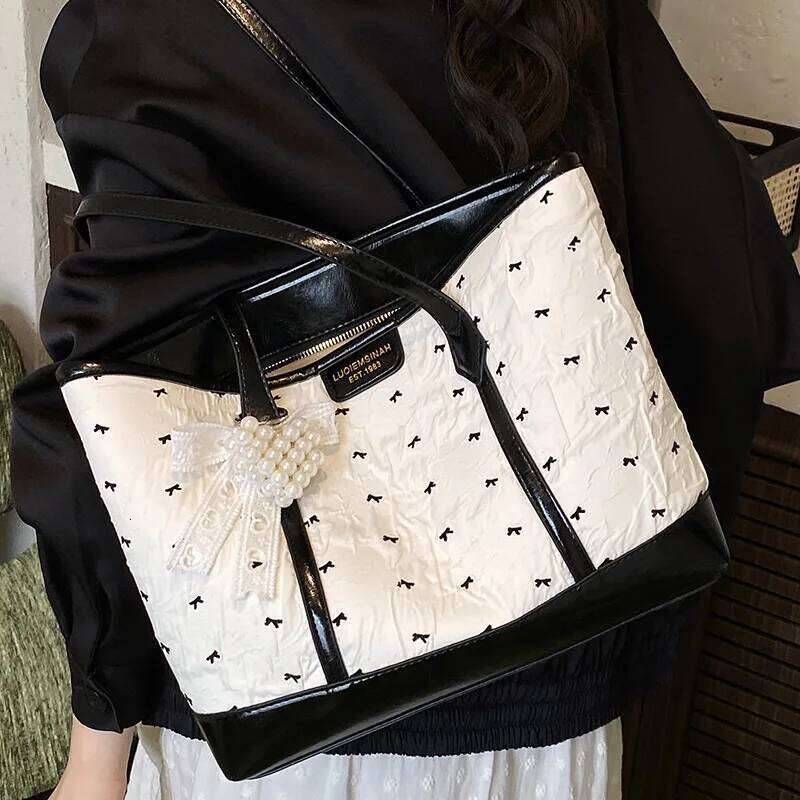 Korean Style Pink Bow Tote for Girls 2025 Large Capacity Shopper Versatile Commuter Casual Shoulder Bag Trendy Minimalist C260207