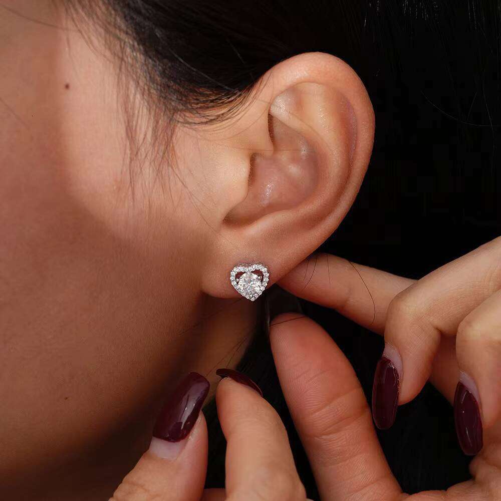Fine Jewelry Moissanite 925 Silver Heart-Shaped Diamond-Encrusted Valentine's Day Love Gift Stud Earrings