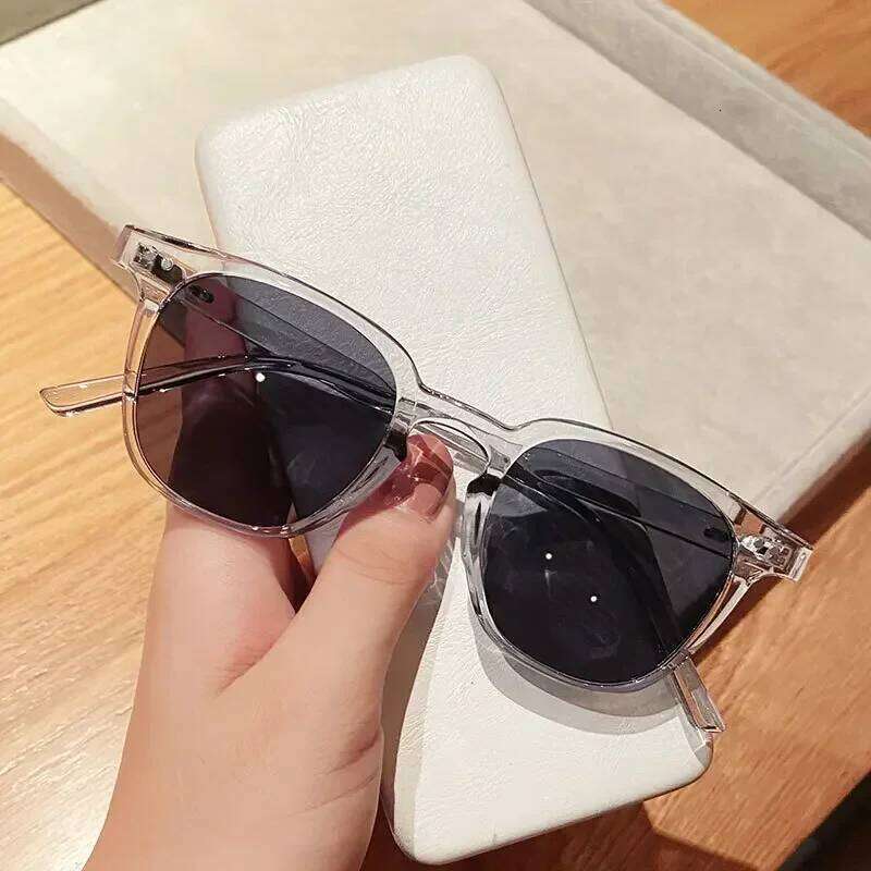 2024 Summer Square Frame Punk Sunglasses Vintage Rivets UV400 Sun Shade Glasses Women Men Retro Fashion Luxury Brand Eyewear Y260207