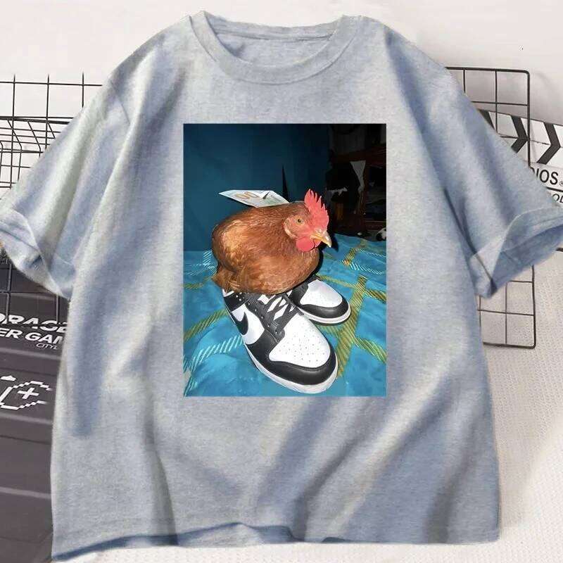 Dripped Out T Shirt Men Women Chicken with Shoes Printed T-shirt Harajuku Trendy Short Sleeve Tees Streetwear C260207