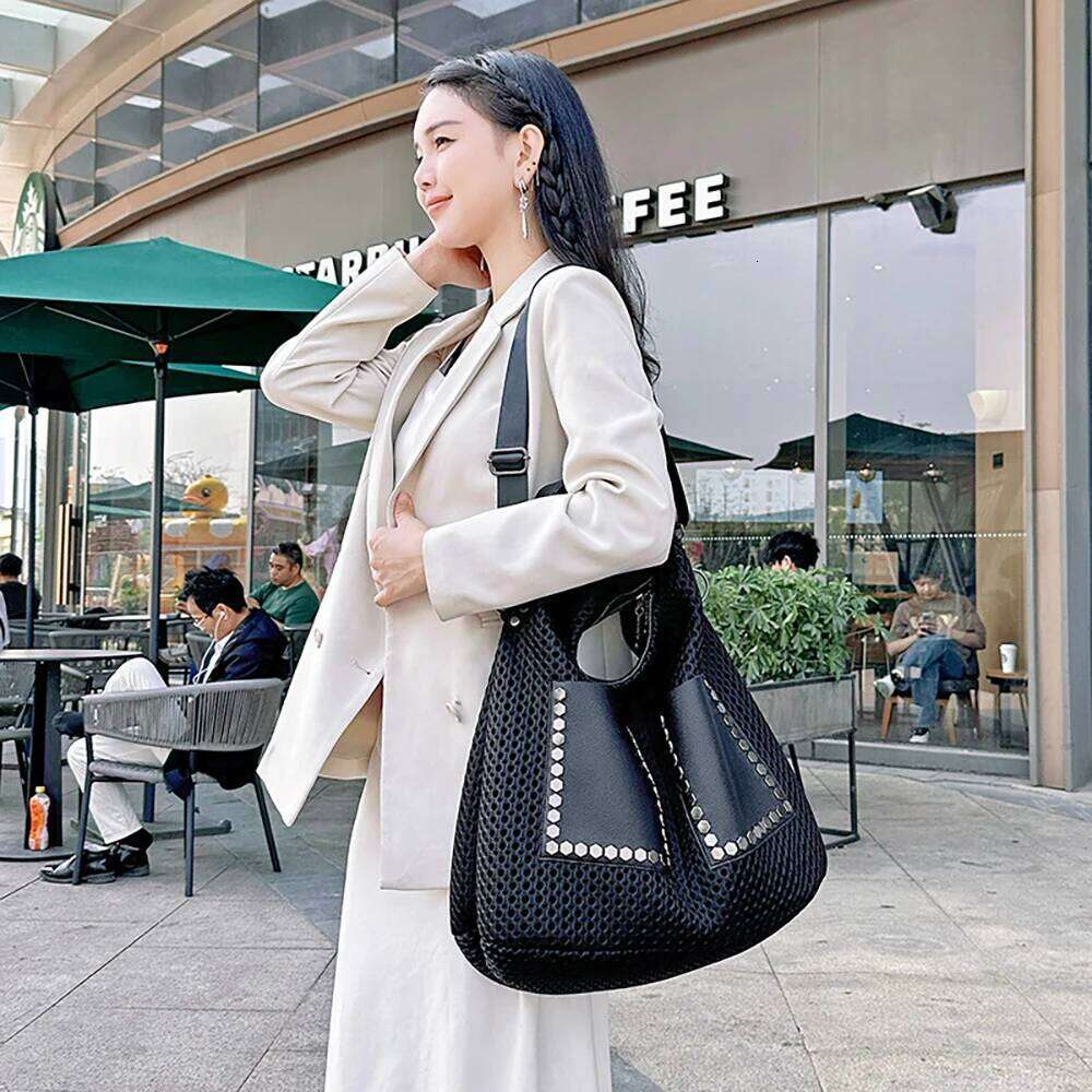 Women Totes European Style Rivet Design Hollow Out Shoulder Bags Summer Outdoor Casual Large Capacity Crossbody Bag C260207