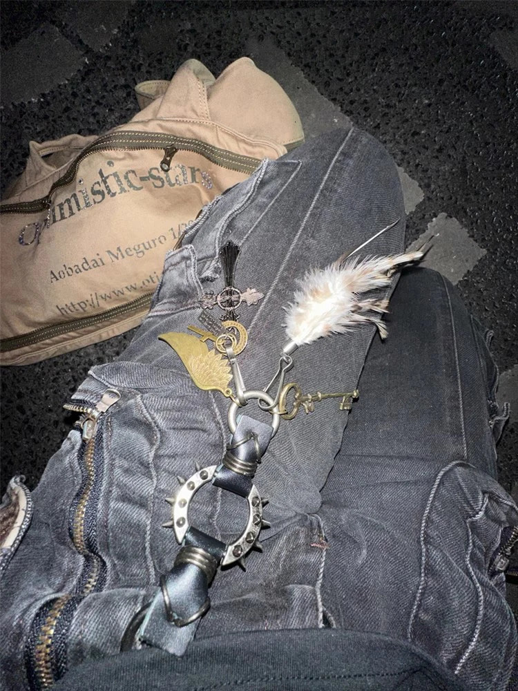 ZHUHE The Heavy-duty Feather Wing Cross Keychain In Gothic Style Is A Jewelry Accessory And Party Gift For Both Men And Wome 260107
