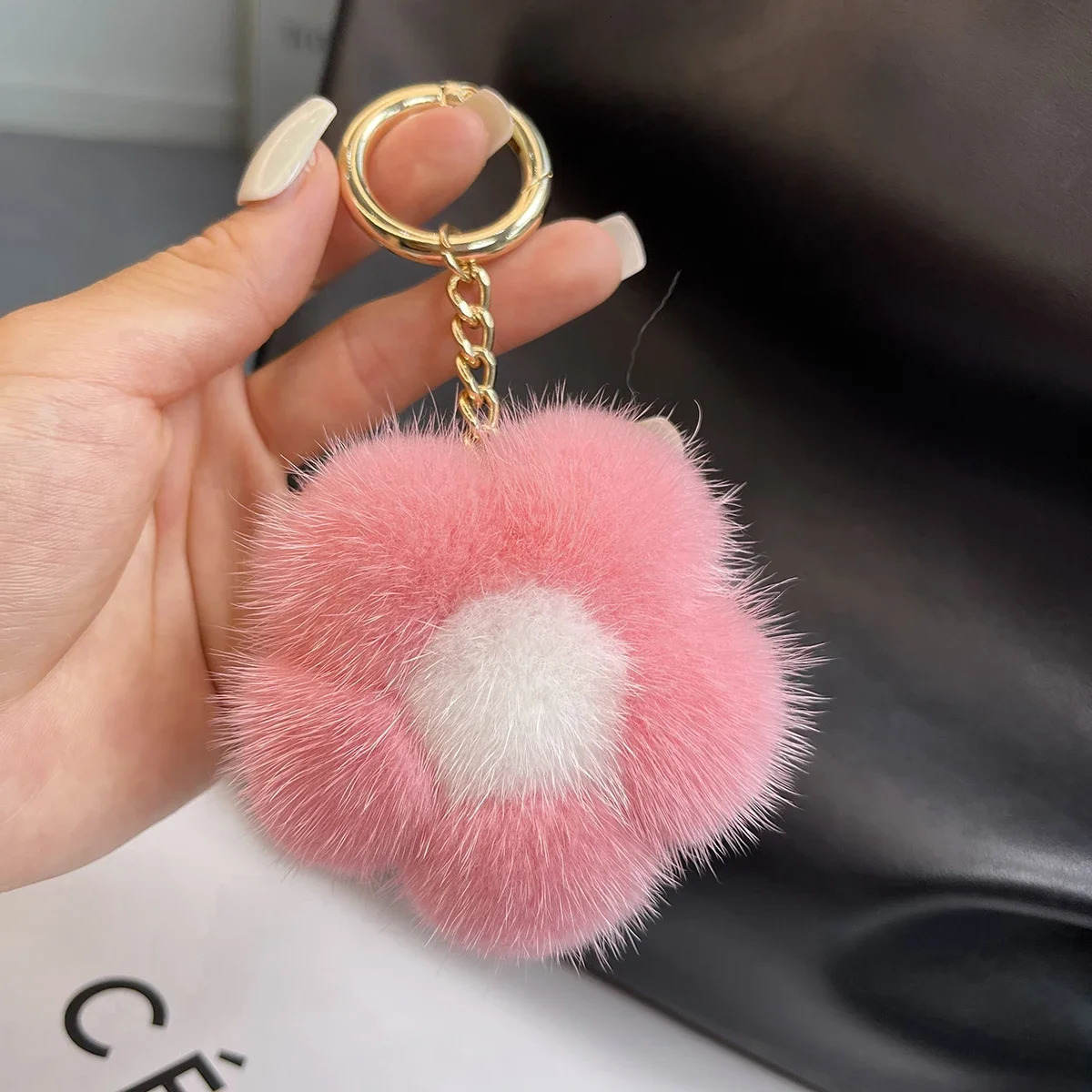 Cute Real Mink Hair Small Flower Keychain Bag Purse Car Key Ring Pendant Fashion Natural Mink Fur Keychain Style Gifts 260107