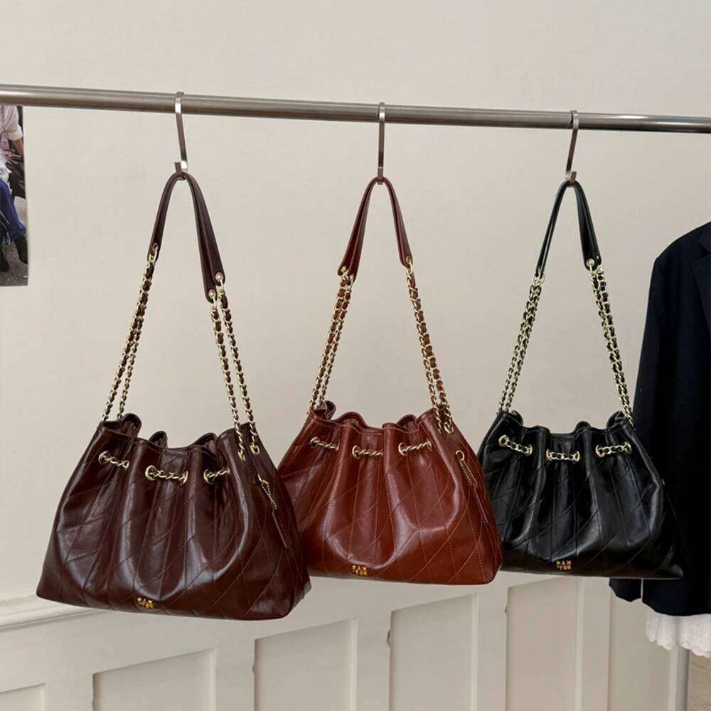 Great-Looking Chain Armpit for Women, New Autumn and Winter Light Luxury Niche Single Shoulder Bag C260207