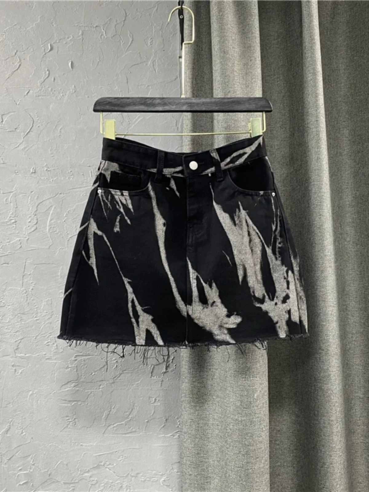Black Gray Tie Dye Denim Short Skirt High Waist Personalized Pattern Fringed Aline Fashion Versatile 260126