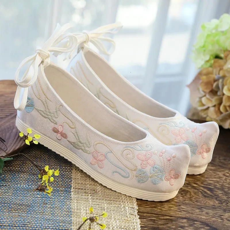 2026 Womens White Pink Blue Floral Embroidery Hanfu Shoes Chinese Style Flat for Women Summer Q2 260208